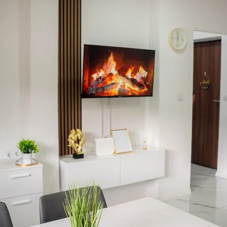 Cozy In Apartment *